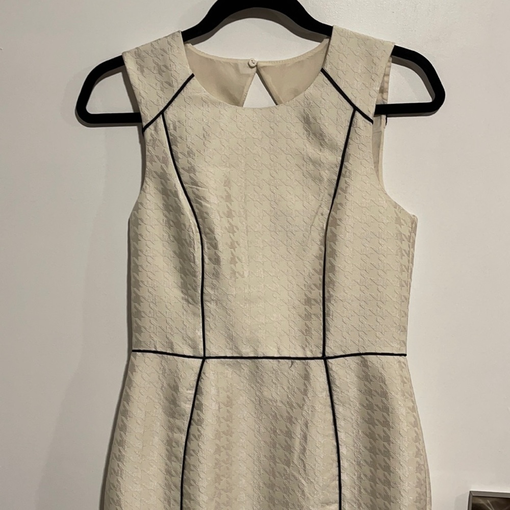 Business casual dress perfect for the office